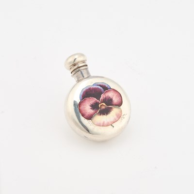 Lot 339 - A VICTORIAN SILVER AND ENAMEL SCENT BOTTLE