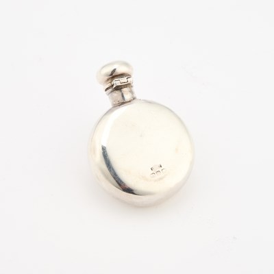 Lot 339 - A VICTORIAN SILVER AND ENAMEL SCENT BOTTLE