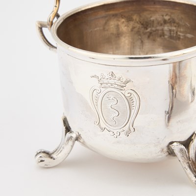 Lot 188 - A PAIR OF 18TH CENTURY FRENCH SILVER BOWLS