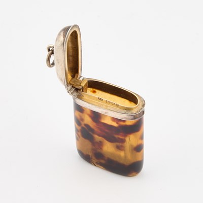Lot 360 - A VICTORIAN SILVER-MOUNTED TORTOISESHELL VESTA CASE