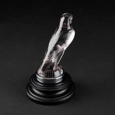 Lot 25 - RENÉ LALIQUE (FRENCH, 1860-1945), 'FAUCON', A CAR MASCOT, DESIGNED 1925