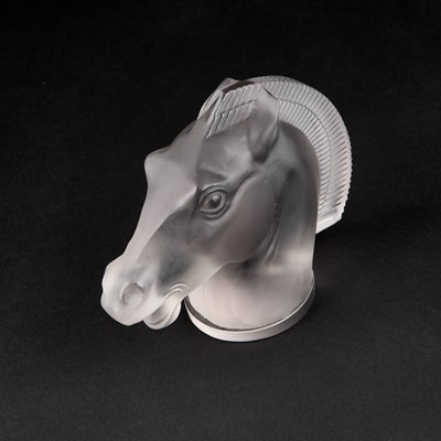 Lot 24 - RENÉ LALIQUE (FRENCH, 1860-1945), 'LONGCHAMP', A CAR MASCOT, DESIGNED 1929