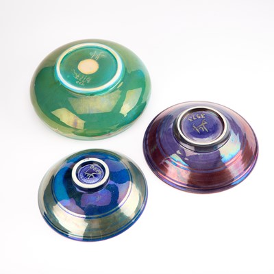 Lot 36 - A GROUP OF THREE LUSTRE BOWLS IN THE MANNER OF PILKINGTON'S ROYAL LANCASTRIAN