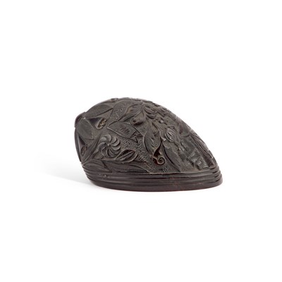 Lot 1037 - AN 18TH CENTURY FRENCH CARVED NUT CUP