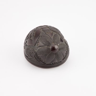 Lot 1037 - AN 18TH CENTURY FRENCH CARVED NUT CUP
