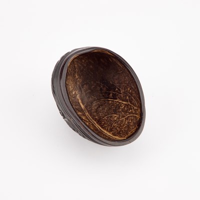 Lot 1037 - AN 18TH CENTURY FRENCH CARVED NUT CUP