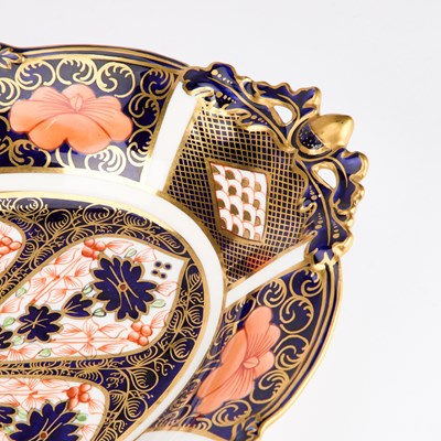 Lot 23 - A ROYAL CROWN DERBY IMARI DISH