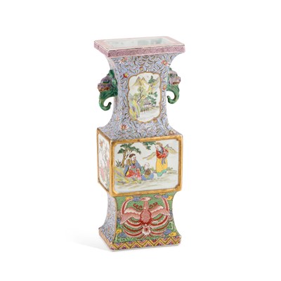 Lot 936 - A CHINESE FAMILLE ROSE VASE, REPUBLICAN PERIOD