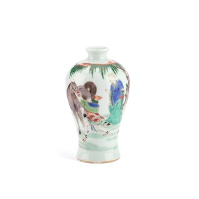 Lot 898 - A CHINESE FAMILLE VERTE VASE, MEIPING