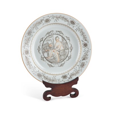 Lot 903 - A CHINESE 'EUROPEAN SUBJECT' GRISAILLE PLATE