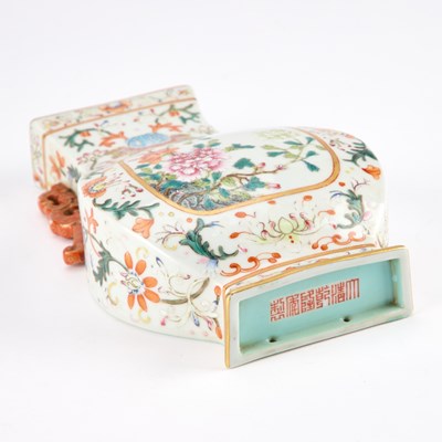 Lot 81 - A CHINESE FAMILLE ROSE WALL VASE