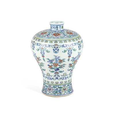 Lot 943 - A LARGE CHINESE DOUCAI 'LOTUS' VASE, MEIPING