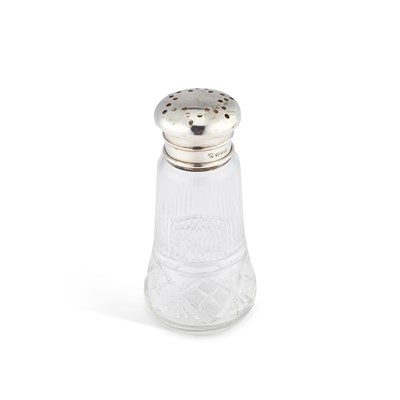 Lot 446 - A GEORGE V SILVER-TOPPED CUT-GLASS SUGAR SIFTER