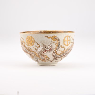 Lot 76 - A JAPANESE SATSUMA EARTHENWARE BOWL