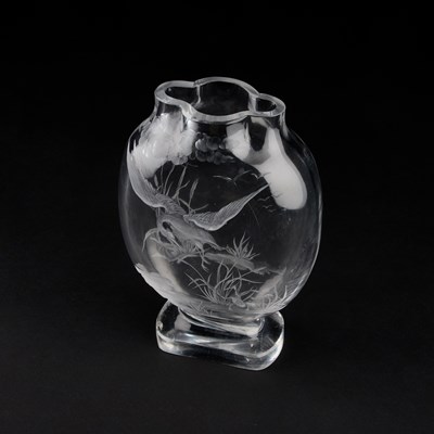 Lot 14 - A BACCARAT JAPANESQUE ROCK CRYSTAL STYLE VASE, CIRCA 1880
