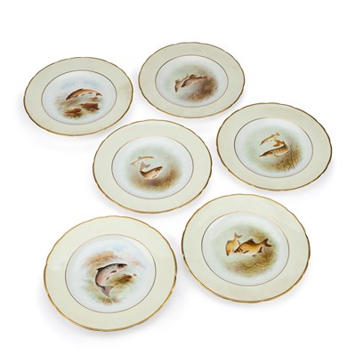 Lot 809 - A SET OF SIX ROYAL CROWN DERBY PLATES