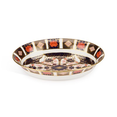 Lot 815 - A ROYAL CROWN DERBY IMARI DISH