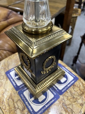 Lot 879 - A PAIR OF REGENCY STYLE GLASS, GILT-METAL AND MARBLE TABLE LAMPS