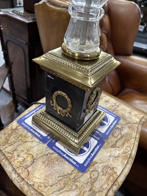 Lot 879 - A PAIR OF REGENCY STYLE GLASS, GILT-METAL AND MARBLE TABLE LAMPS