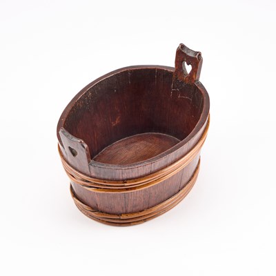Lot 4 - A SCOTTISH STAVED OAK BICKER