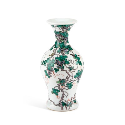Lot 30 - A CHINESE FAMILLE VERTE VASE