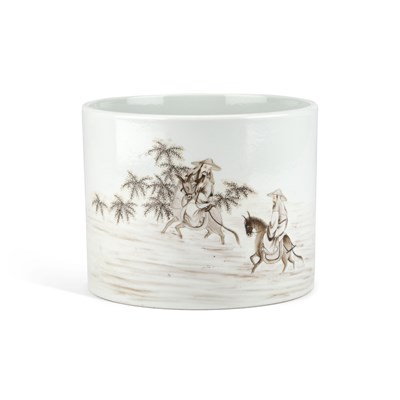 Lot 31 - A CHINESE GRISAILLE DECORATED BRUSH POT, BITONG