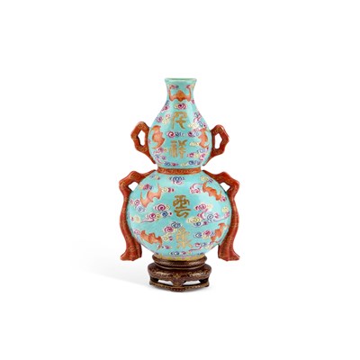 Lot 101 - A CHINESE TURQUOISE-GROUND FAMILLE ROSE WALL VASE