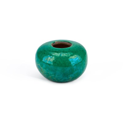 Lot 23 - A CHINESE GREEN-GLAZED BRUSH WASHER
