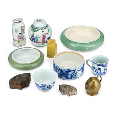Lot 65 - A MIXED LOT OF ASIAN ART