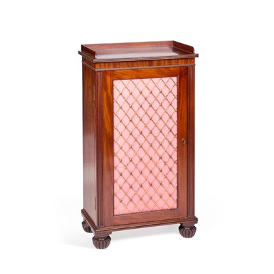 Lot 727 - A FINE REGENCY MAHOGANY SIDE CABINET