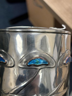 Lot 241 - ARCHIBALD KNOX (1864-1933) FOR LIBERTY & CO, A TUDRIC PEWTER AND ENAMEL BISCUIT BARREL