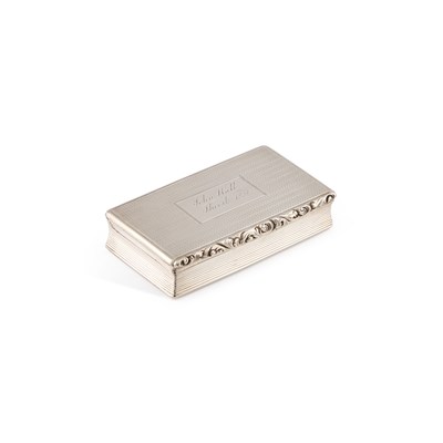 Lot 285 - A WILLIAM IV SILVER SNUFF BOX