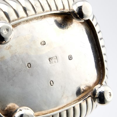 Lot 501 - A GEORGE III SILVER TEA CADDY