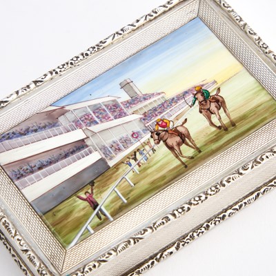 Lot 212 - AN ELIZABETH II SILVER AND ENAMEL SNUFF BOX