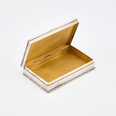 Lot 212 - AN ELIZABETH II SILVER AND ENAMEL SNUFF BOX