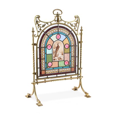 Lot 112 - AN EDWARDIAN BRASS, STAINED AND LEADED GLASS FIRESCREEN
