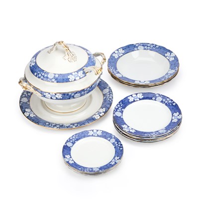 Lot 79 - A SPODE 'CRACKED ICE PRUNUS' PATTERN PARTIAL DINNER SERVICE