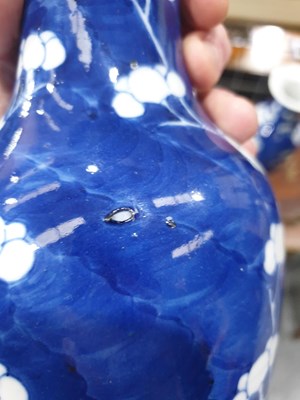 Lot 137 - A PAIR OF CHINESE BLUE AND WHITE VASES