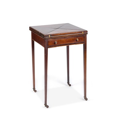 Lot 316 - AN EDWARDIAN INLAID MAHOGANY ENVELOPE CARD TABLE