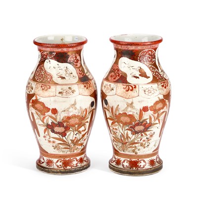 Lot 43 - A PAIR OF JAPANESE KUTANI VASES, CIRCA 1900