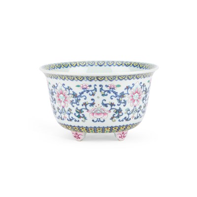 Lot 20 - A CHINESE PORCELAIN PLANTER