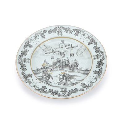 Lot 42 - A CHINESE EN GRISAILLE 'CRUCIFIXION' PLATE
