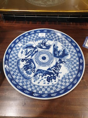 Lot 117 - A LARGE CHINESE BLUE AND WHITE PORCELAIN CHARGER