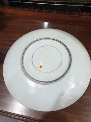 Lot 117 - A LARGE CHINESE BLUE AND WHITE PORCELAIN CHARGER