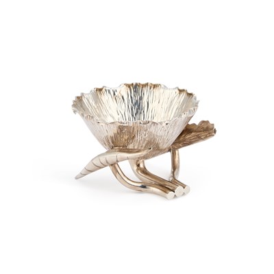 Lot 392 - AN EDWARDIAN SILVER NATURALISTIC BOWL