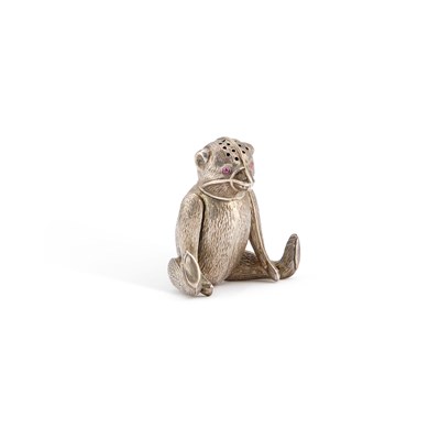 Lot 410 - AN EDWARDIAN SILVER NOVELTY PEPPER POT