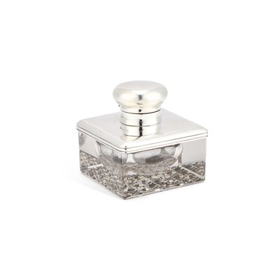 Lot 397 - AN EDWARDIAN SILVER-MOUNTED INKWELL