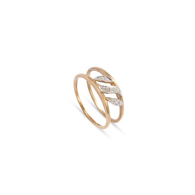 Lot 643 - A 9 CARAT GOLD DIAMOND RING