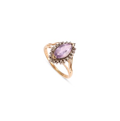 Lot 600 - AN AMETHYST AND DIAMOND CLUSTER RING