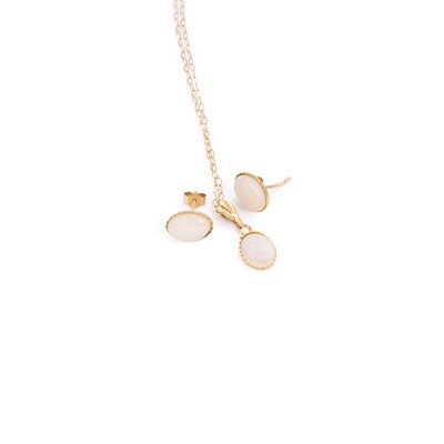 Lot 698 - AN OPAL PENDANT NECKLACE AND EARRING SET